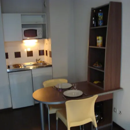 Apart Otel Le Patio Des Traboules 2*