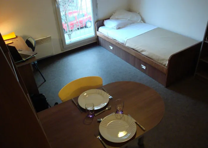 Le Patio Des Traboules Aparthotel 2*